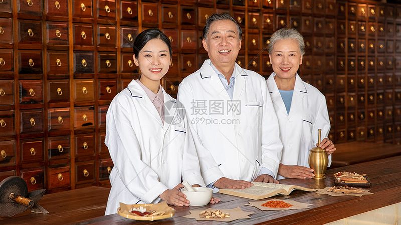 针灸治疗费用通常由两部分构成：医保报销部分和自费部分。自费部分主要包括以下几项：