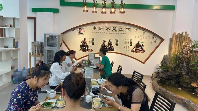 常见误区：在选择小儿推拿培训加盟时，以下误区需要避免：